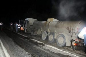 Tankerden yola asit aktı