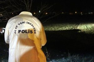 Ayrılmak isteyen kız arkadaşını bı&ccedil;akladı