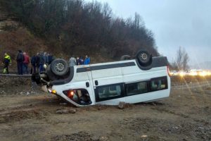 Madencileri taşıyan minib&uuml;s takla attı!