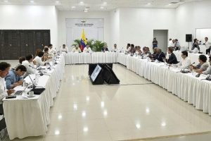 Kolombiya'da h&uuml;k&uuml;met ve FARC liderleri bir araya geldi