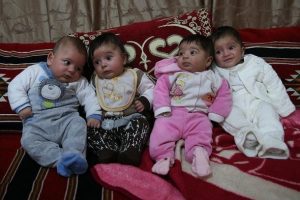 Suriyeli aile T&uuml;rkiye sevgisini d&ouml;rd&uuml;zlerinde yaşatıyor