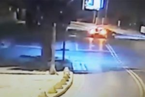 Burak Yılmaz'ın &ouml;l&uuml;mden d&ouml;nd&uuml;ğ&uuml; kaza g&uuml;venlik kamerasında