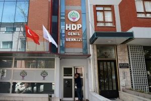 Kirayı almak i&ccedil;in geldiği HDP Genel Merkezi'nde darbedildi