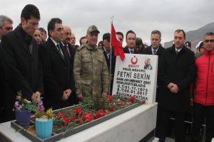 Kahramanca şehit d&uuml;şen Fethi Sekin kabri başında anıldı