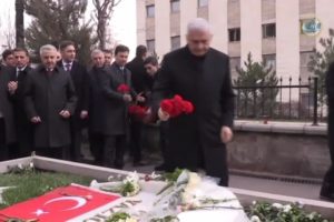 Yıldırım, Yazıcıoğlu'nun mezarını ziyaret etti