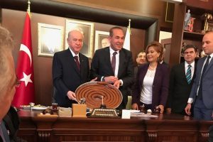 Bah&ccedil;eli'ye tepside halka tatlı