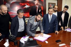 Engin Baytar resmi imzayı attı