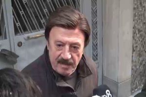 &Uuml;nl&uuml; sanat&ccedil;ılar &Ouml;zkul'un evine akın etti