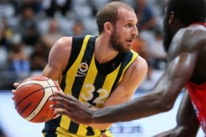 Sinan G&uuml;ler, Euroleague'deki 150. ma&ccedil;ına &ccedil;ıktı