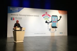 Bakan Kaya'dan ailelere internet uyarısı