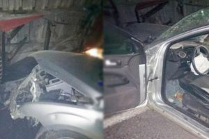 Otomobil trakt&ouml;re &ccedil;arptı! &Ouml;l&uuml;ler ve yaralılar var