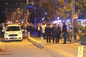 Restoranda vale kurşun yağdırdı! 2 kişiyi &ouml;ld&uuml;rd&uuml;