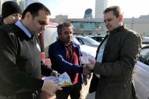 Bursa'da otoparkta bulduğu 20 bin lirayı sahibine teslim etti