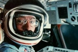 NASA'nın efsanevi astronotu yaşamını yitirdi