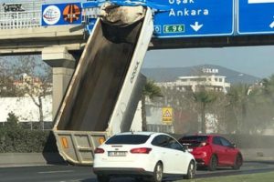 Karayolunda panik! Seyir halindeyken...