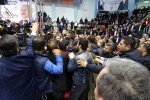 CHP İzmir İl Kongresinde kavga
