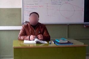 Şeriat mahkemesi isteyen &ouml;ğretmen a&ccedil;ığa alındı