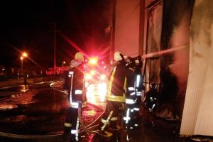 Yangına 18 ara&ccedil;, 40 personel m&uuml;dahale etti