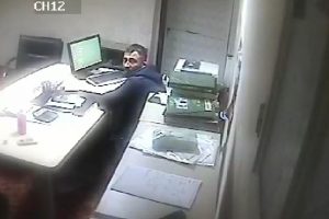 &Ouml;nce fotoğraf paylaştı, ardından bilgisayarı &ccedil;aldı