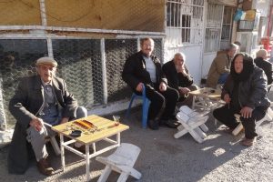 Doğu'da kara kış, g&uuml;neydoğu'da bahar yaşanıyor