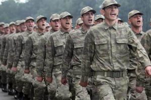 Milli Savunma Bakanı kısa d&ouml;nem askerlik tartışmasına noktayı koydu