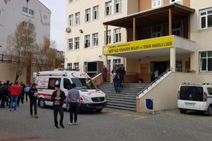 &Ouml;ğrenci kavgasında 1 yaralı