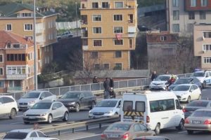 İstanbul Ortak&ouml;y viyad&uuml;ğ&uuml;nde intihar girişimi