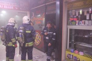 6 katlı iş hanında yangın paniği