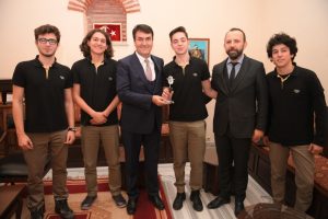 Bursa'da gen&ccedil; starlardan D&uuml;ndar'a ziyaret