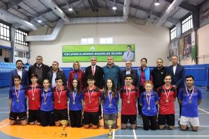Bursa Osmangazi'de Badminton Turnuvası