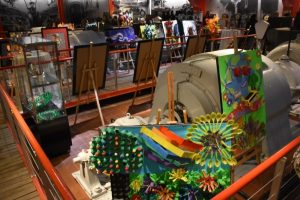 Bursa'da geri d&ouml;n&uuml;ş&uuml;mden sanat eserleri yaptılar