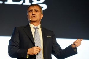 Şenol G&uuml;neş: "&Uuml;rettiğimiz oyuncuyu değersiz kılıyoruz"