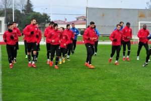 Vali Kaymak, Samsunsporlu futbolcularla g&ouml;r&uuml;şt&uuml;