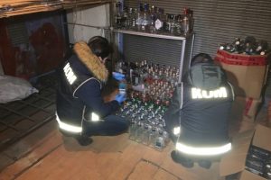 İstanbul'da binlerce şişe sahte i&ccedil;ki ele ge&ccedil;irildi