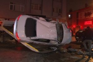 Alkoll&uuml; s&uuml;r&uuml;c&uuml; dehşet sa&ccedil;tı: 3 yaralı