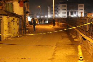 Gece yarısı bı&ccedil;aklı kavga: 1 &ouml;l&uuml;, 1 yaralı