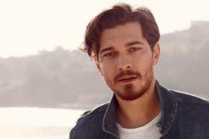 Netflix'in &Ccedil;ağatay Ulusoy'lu ilk yerli dizisinin y&ouml;netmeni belli oldu