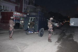 Uyuşturucu satıcılarına şafak operasyonu: 14 g&ouml;zaltı