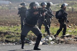 İsrail askerleri Batı Şeria'da Filistinlilere m&uuml;dahale etti