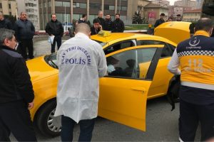 İşlek caddede taksici &ouml;l&uuml; bulundu