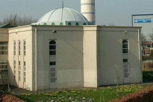 Hollanda'da ırk&ccedil;ı se&ccedil;im vaadi: Camileri yakacağız