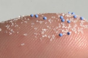 İngiltere "mikro plastik" &uuml;retimini yasakladı