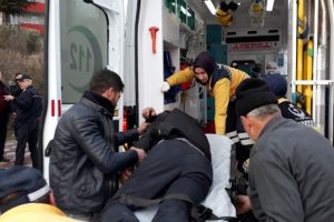 Kız arkadaşının g&ouml;z&uuml; &ouml;n&uuml;nde kafasına sıkan şahıs &ouml;ld&uuml;