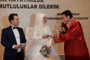 Bursa'da yabancı gelin ve damatlar Osmangazi'yi se&ccedil;ti
