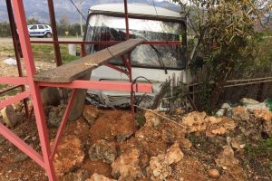 Suriyeli iş&ccedil;ileri taşıyan minib&uuml;s kaza yaptı: 13 yaralı