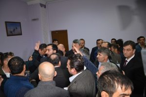 Pazarcıların genel kurulunda yumruklar konuştu