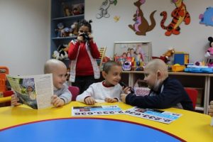 L&Ouml;SEV'li &ccedil;ocuklardan gazetecilere kutlama