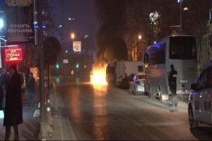 Polis aracı alev alev yandı