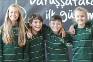 Maddi durumu yetersiz 120 &ouml;ğrenciye 8 yıl &uuml;cretsiz eğitim fırsatı