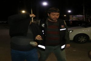 Su&ccedil; &ouml;rg&uuml;t&uuml;ne şafak baskını:12 g&ouml;zaltı